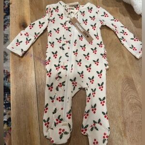 SpearmintLove Holly Berry Waffle Footie, NWT Smoke free